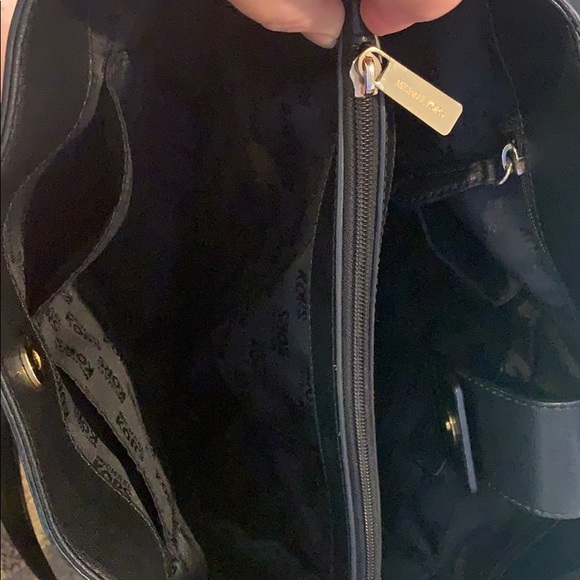 Micheal Kors Purse,matching wallet and 71/2 - Picture 7 of 15